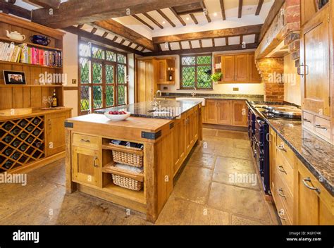 Traditional Country Kitchen In Uk House Stock Photo Alamy