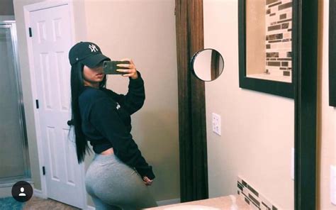 Pin By Chrssy On Booty Booty Inspiration Fashoin Mirror Selfie