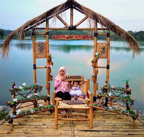 Waduk cengklik salah satu destinasi menarik di boyolali yang menawarkan spot untuk menikmati keindahan sunset. Lokasi dan Harga Tiket Masuk Waduk Tanjungan Kemlagi Mojokerto