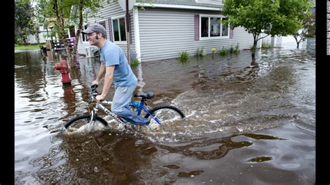 Minnesota Wisconsin Residents Cope With Deadly Flooding
