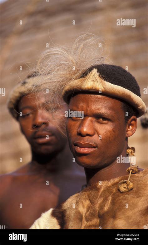 South Africa Near Pretoria Men Of Zulu Tribe Stock Photo Alamy