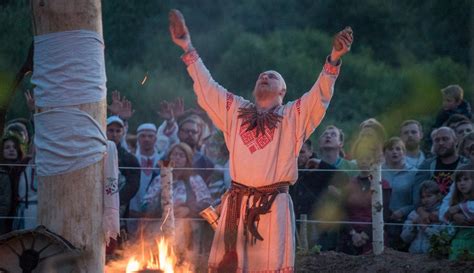 Kaum Pagan Rusia Gelar Ritual Upacara Kuno Foto