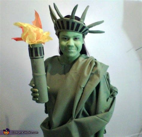 All the art in new horizons. Statue of Liberty Costume - Photo 2/3