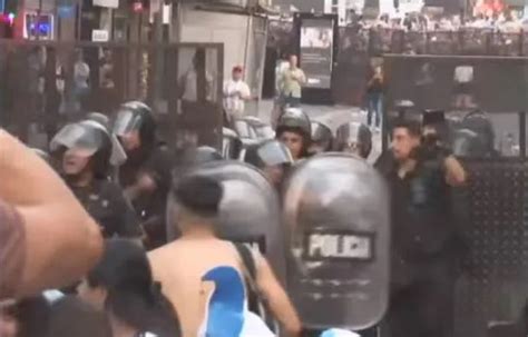 Incidentes en el Obelisco vallado represión policial y detenidos