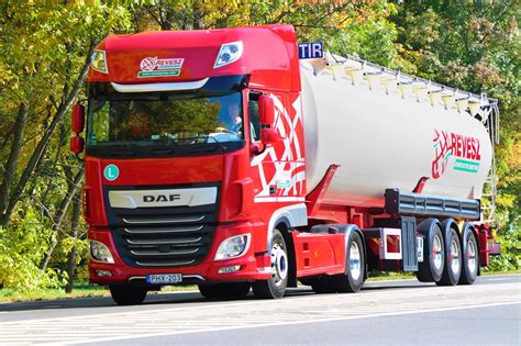 What does daf stand for in banking? 400 CF en XF DAF Trucks voor Révész Group - DAF Nederland