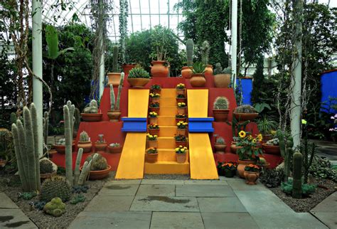 La revolución sexual, los chicos hoy saltarán a la pista). Frida Kahlo at the NY Botanical Gardens - Fortune Inspired