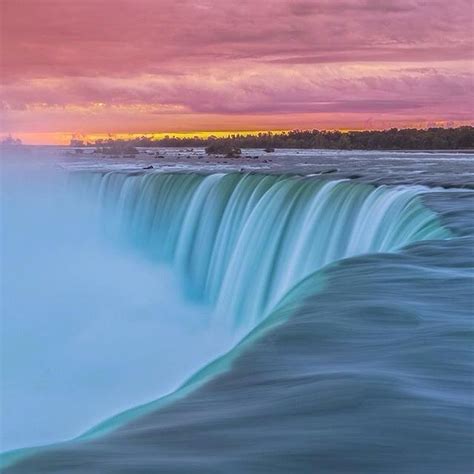 Beautiful Sunrise At Niagara Falls Canada 💖💖💖 Picture By Theplanetd