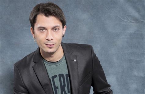 Scopriamo la biografia e la vita privata del prof di amici per conoscerlo meglio! I professori di Amici 16: chi è il più severo? | TV Sorrisi e Canzoni