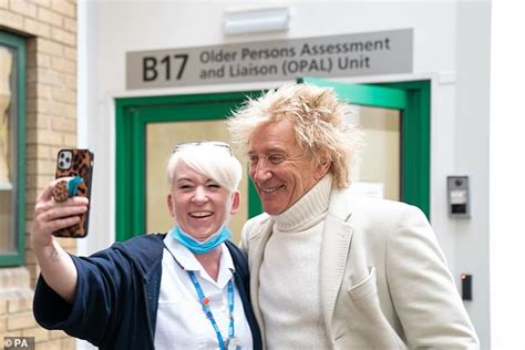 Rod Stewart Meets Patients Benefitting From Scans He Paid For After