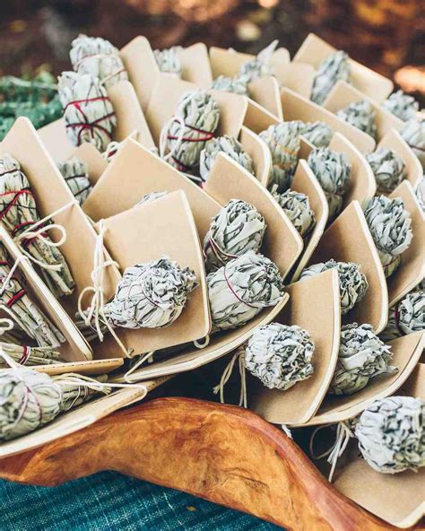 Ide 20 Creative Wedding Favors