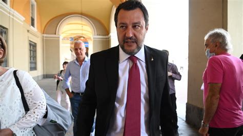Salvini Prima Volta Senza Mascherina Al Processo Contro De Benedetti A