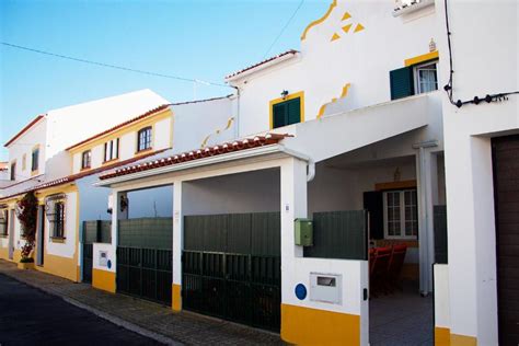 Quarto equipado com tudo o que é necessário casa de banho impecável. Milfontes Villa (Portugal Vila Nova de Milfontes ...