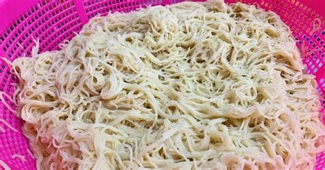 So apa lagi kita google lah, tengok youtube ada jer cara nak masak, cuma ada yang tak kena dengan. sarafiz : #masak apa tak jadi hari ini: Ni spaghetti ke bihun?