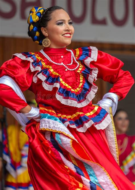 Mexican Dancers In Traditional Costume Editorial Image