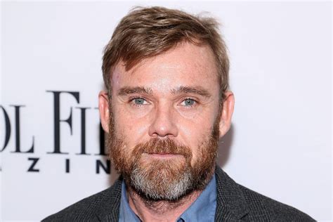 He toured the locales of asia and europe, even meeting the queen of england. Ricky Schroder: Verlierer des Tages | GALA.de