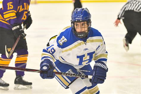 Womens Hockey Dominates In 4 1 Win Over Wesleyan Hamilton College