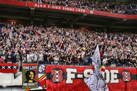 De vrouwen spelen hun wedstrijden op sportpark de toekomst. F-Side roept op tot meenemen vlaggen en sjaals - Ajax1.nl ...