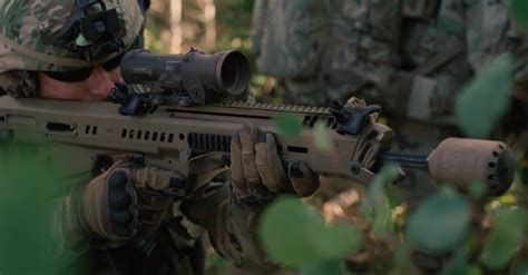 The m249 weighs about 18 pounds. US Army wants $112 million for new NGSW rifle platform to ...