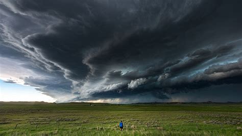 Photographer Weathers US Storms To Capture Stunning Snaps
