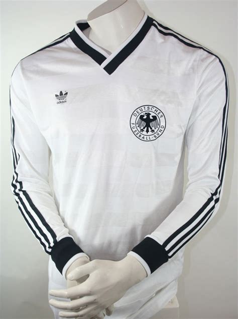 >> dfb auswärtstrikot 2018 ähnliche das kurzärmelige trikot wird vom team an spieltagen getragen und ist ideal, um ihre. Adidas Deutschland Trikot WM 1986 DFB Herren XS (1-2 ...
