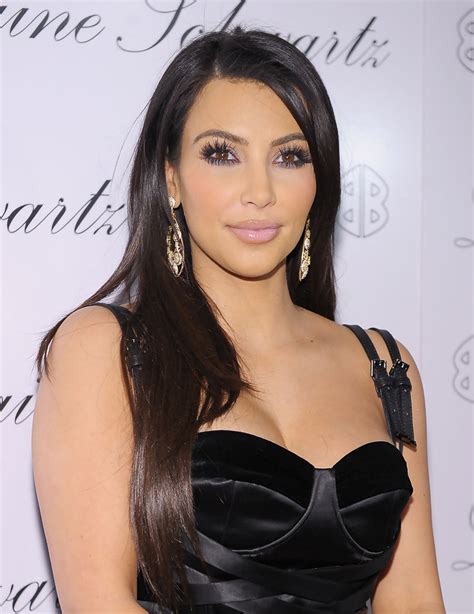 Kim Kardashian Lipgloss Kim Kardashian Looks Stylebistro