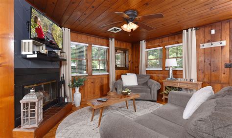 Take a look at each of the cabins at river of love cabins in thackerville, oklahoma, a.k.a love county. Gatlinburg Cabin - River Romance
