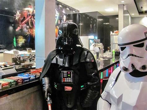 The rise of skywalker (2019) and free guy (2021). Lanchonete baseada em Star Wars é atração em São Paulo | Comer