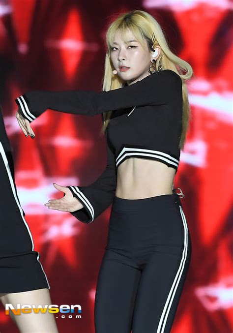 Red Velvet Seulgi Drops Jaws With Her Firm Abs Daily K Pop News