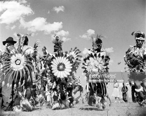 Native American Sun Dance Photos And Premium High Res Pictures Getty