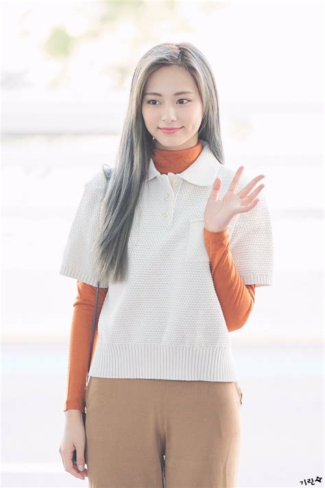 Twices Tzuyu Surprises Everyone With Flawless Visuals At The Airport