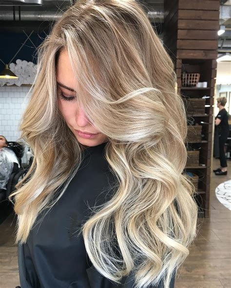 30 Cool Blonde Balayage Hair Colors In 2021 2022