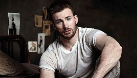 Chris Evans Says His Mom Still Brags About His Sexiest Man Alive Title Blog Newspapers