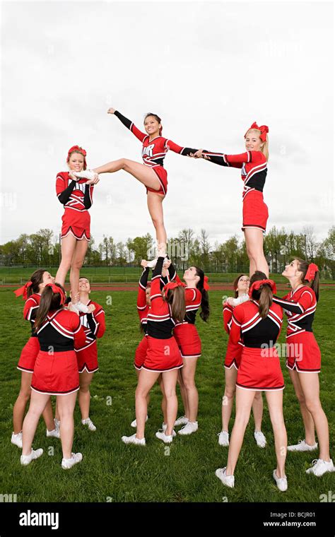 Rutina De Cheerleaders Fotografía De Stock Alamy