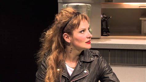 Elle a un jumeau appelé louis né en 1999 et une soeur, jehanne, née en 1998. Chant'Oulipo ! mise en scène Laurent Gutmann - YouTube
