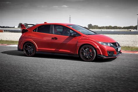 Based on the low and wide proportions of the new civic hatchback, the type r prototype is. HONDA Civic Type-R specs & photos - 2015, 2016 - autoevolution