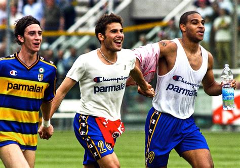 Rumen futbolunun en kıymetli isimlerinden adrian mutu, şimdilerde craoiva'da fc u craiova 1948'i çalıştırıyor. Dennis Man s-a transferat la Parma, echipa unde a ...