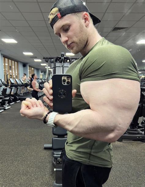 Morphs Galore On Twitter Arm Bigger Than His Own Waist Musclemorph