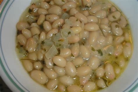 As for taking this out of the vegan/vegetarian zone, it's as simple as using chicken broth instead of veggie if that is what is lying around in your. Savory and Spicy Northern Beans (Quick and Easy!) | Recipe in 2020 | Northern beans, Food ...