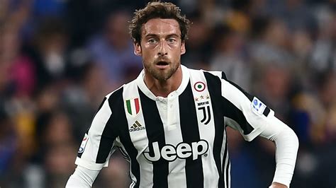 Born january 19, 1986 in chieri, province of turin) is an italian footballer who plays as a midfielder for serie a club juventus and the italian. Juventus Midfielder Marchisio Bid Farewell To Club After ...