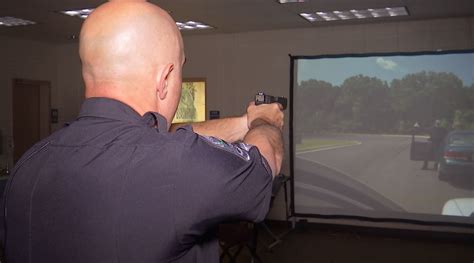 Fort Myers Police Train In Simulated Shoot Dont Shoot Scenarios To