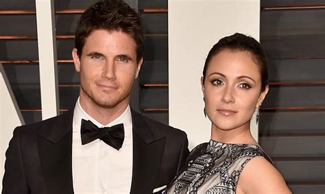 Robbie Amell And Italia Ricci Tie The Knot In Romantic Wedding Ceremony Daily Mail Online