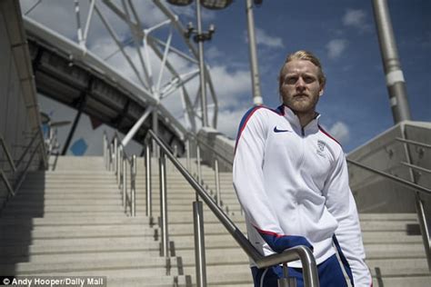 Jonnie Peacock Mum Would Rather I Had My Leg Than Medals Daily Mail