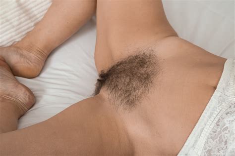 La sexy Kaysy se desnuda en su habitación