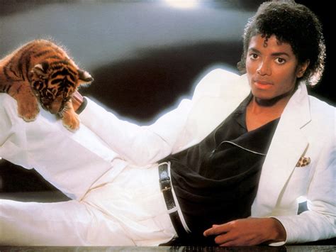 Hugo Boss recupera el mítico traje blanco que Michael Jackson luce en