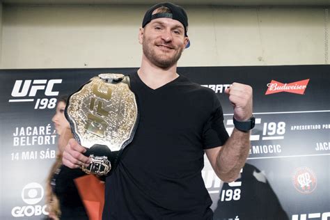 Miocic works as a firefighter and paramedic in oakwood and valley view, ohio. Миочич: «Наш бой с Джошуа стал бы большим событием»