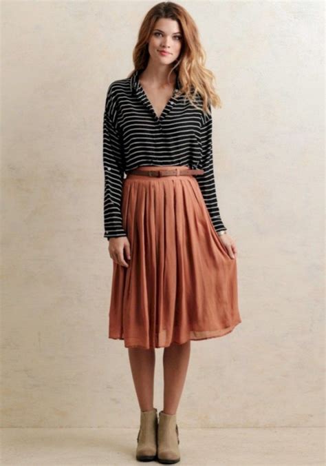 Gorgeous Feminine Pleated Midi Skirt Outfits Ideas For Winter Vis