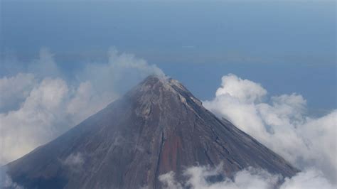 Philippines Warns Mount Mayon Could Erupt Begins Evacuation