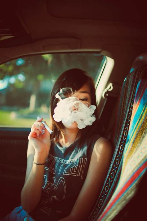 Aesthetic Girl Smoking Wallpaper Iphone