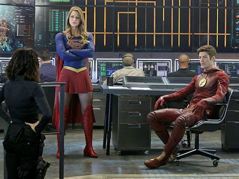 The Supergirl Flash Crossover S 5 Best Moments Inverse