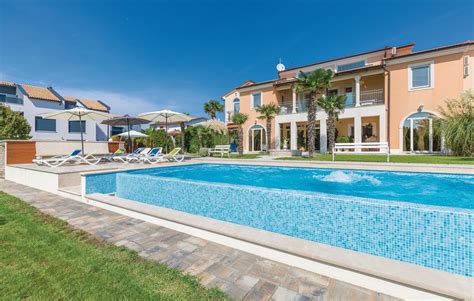 Ein ferienhaus in kroatien und genießen sie einen besuch in einer typischen taverne. Ferienwohnung - Medulin, Kroatien - CIM433 | Novasol